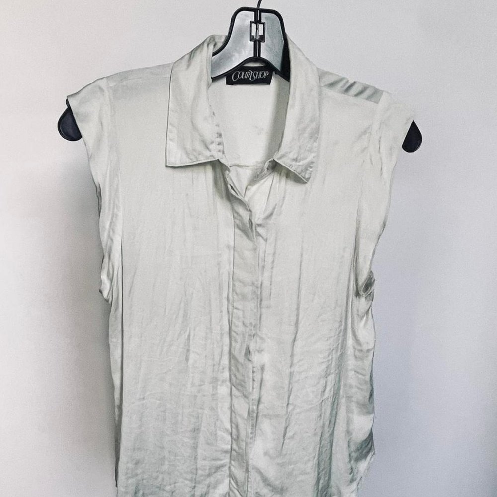 Courtshop Sleeveless Off-White Blouse